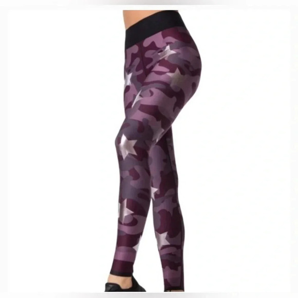 Ultracor Ultra High Silk Camo Knockout Leggings Burgundy/Rose - Picture 1 of 6